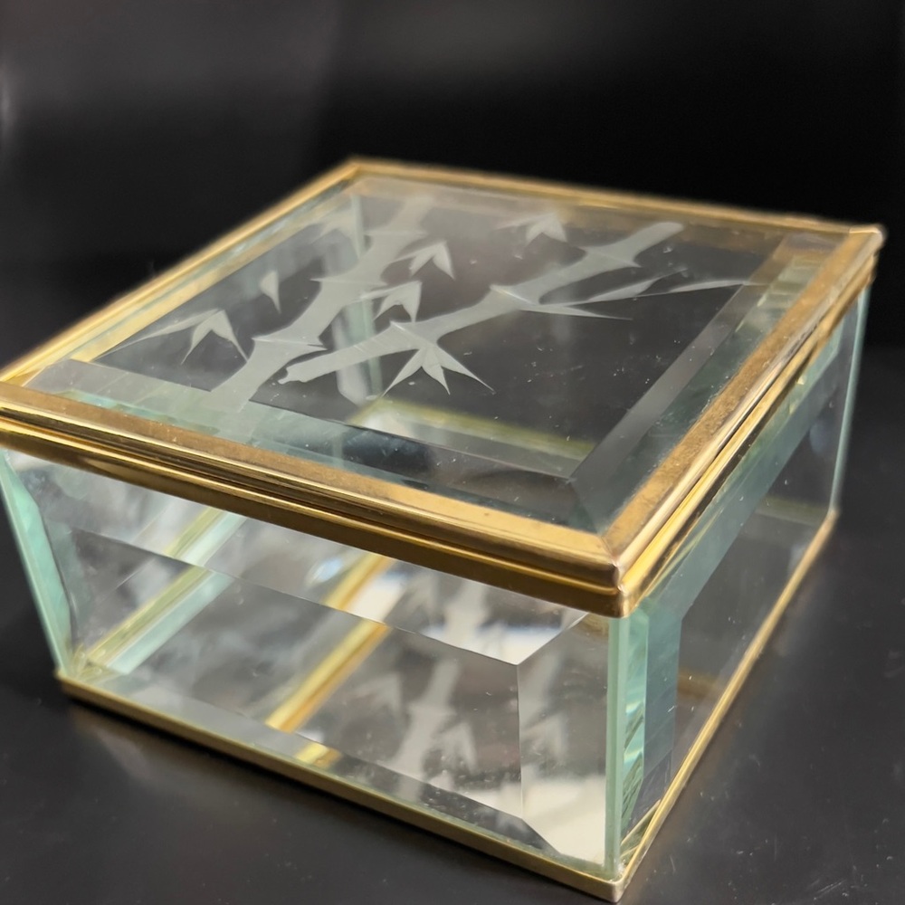 VINTAGE BRASS ETCHED BEVELED GLASS MIRROR TRINKET JEWELRY BOX - Picture 8 of 8